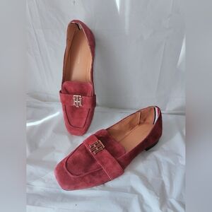 Tommy Hilfiger Women's Red Suede Loafer Shoes Size 10 in Great Condition